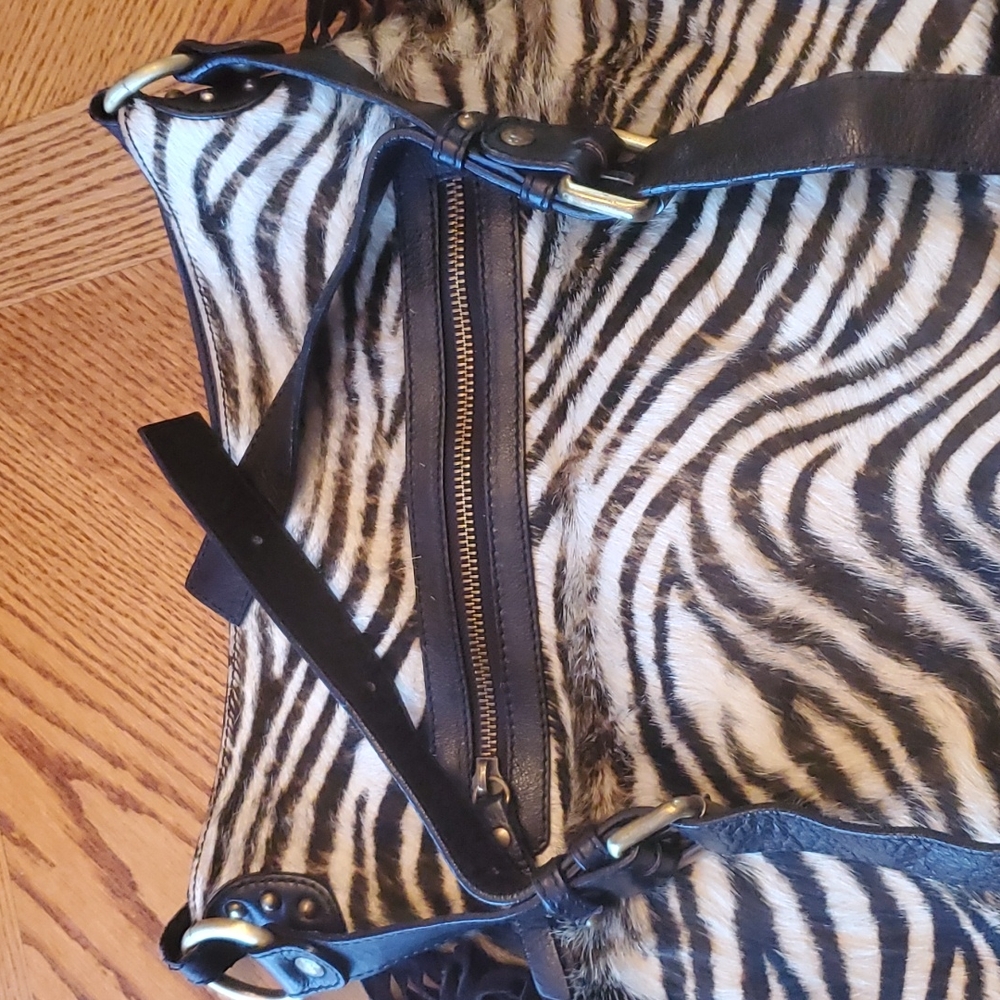 Innue leather,zebra print, cross body purse. - Picture 5 of 8